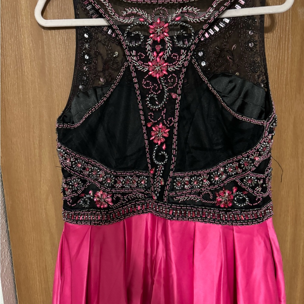 BEAUTIFUL PROM DRESS - Picture 2 of 3